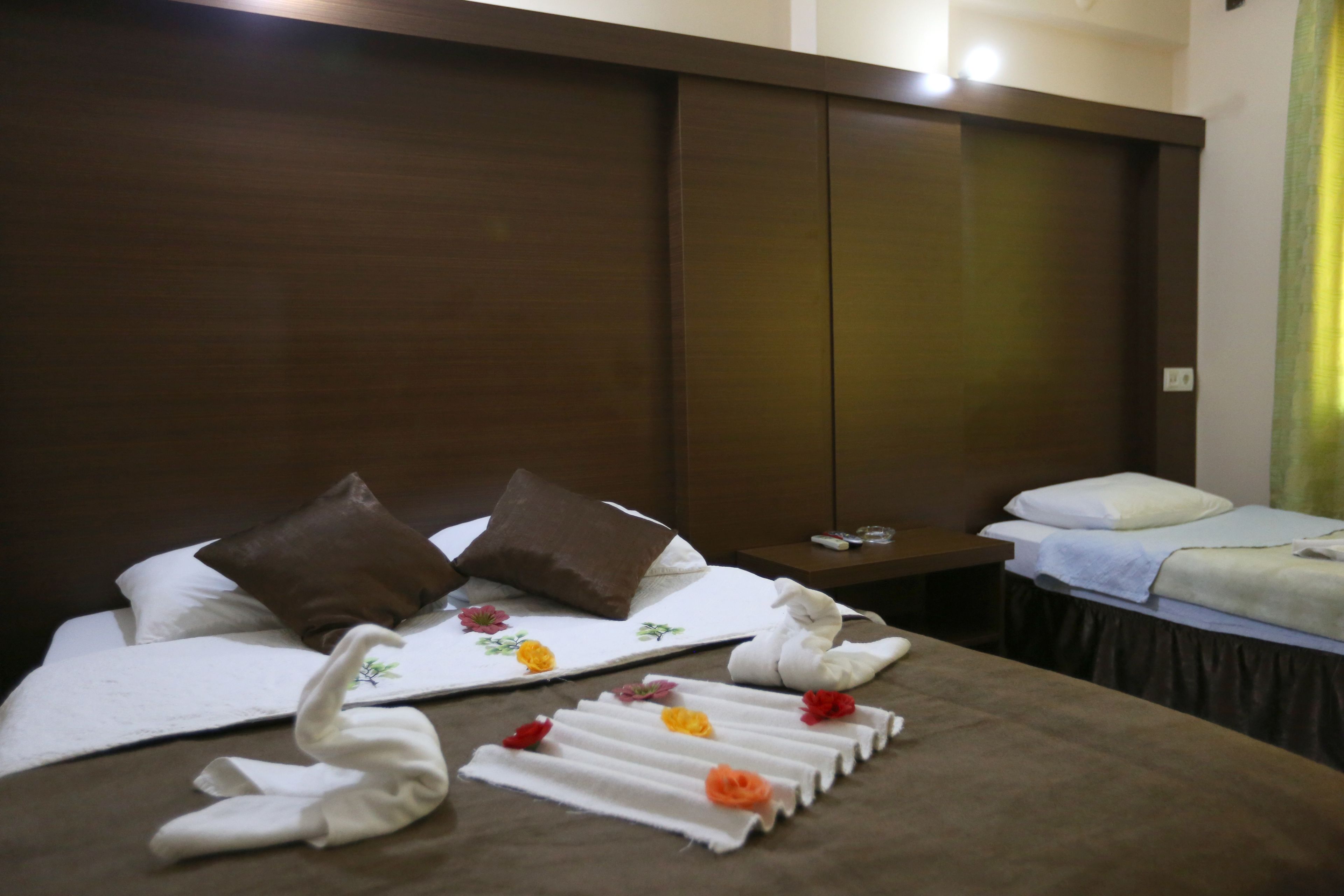 basic double or twin room | 1 bedroom, minibar, desk, laptop workspace