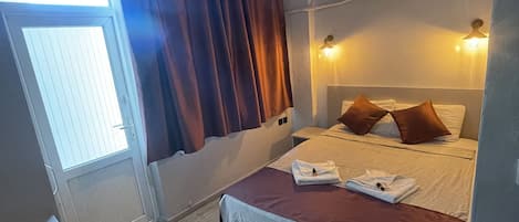 In-room safe, free WiFi