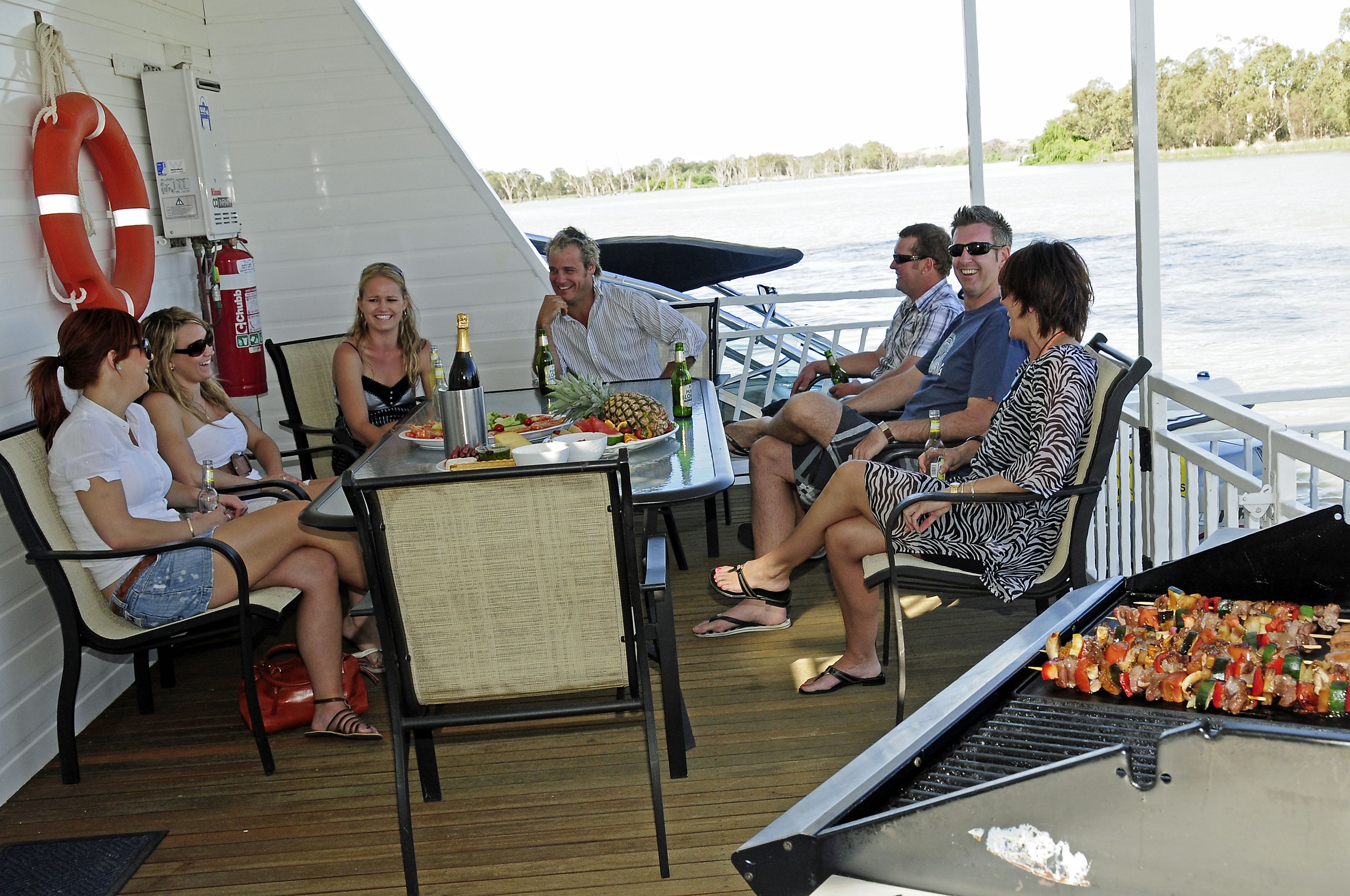 Boats And Bedzzz & Renmark River Villas — image 22