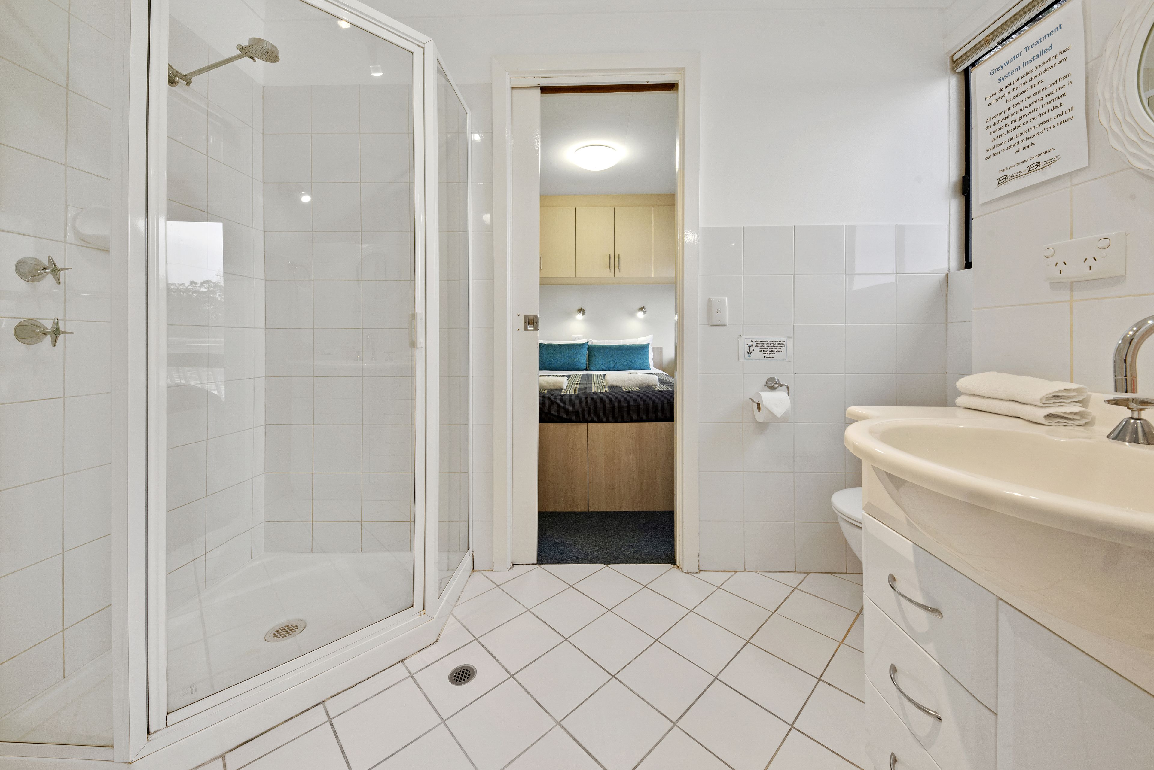 Boats And Bedzzz & Renmark River Villas — image 10
