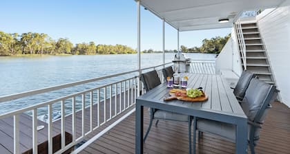 Boats And Bedzzz & Renmark River Villas