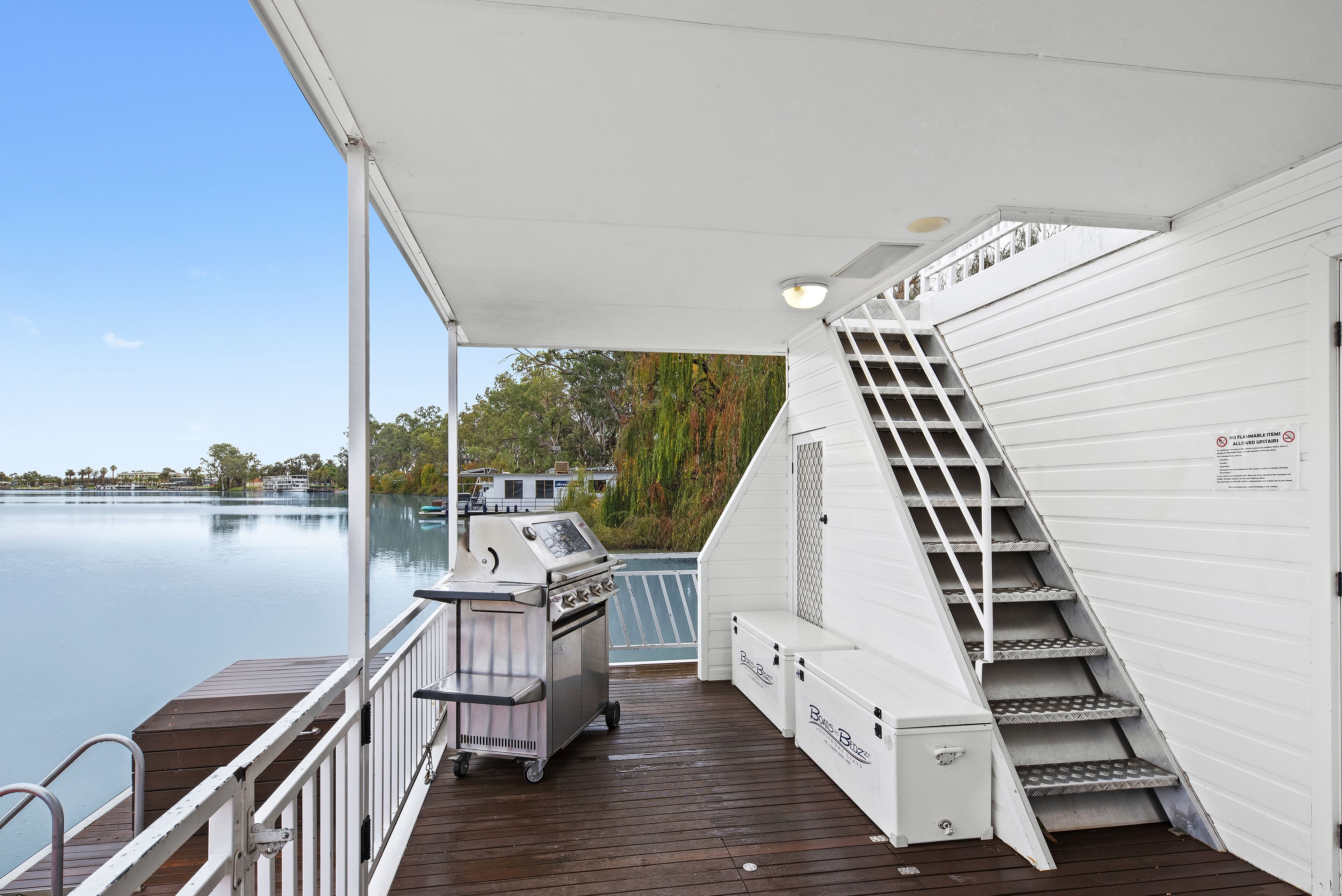 Boats And Bedzzz & Renmark River Villas — image 12