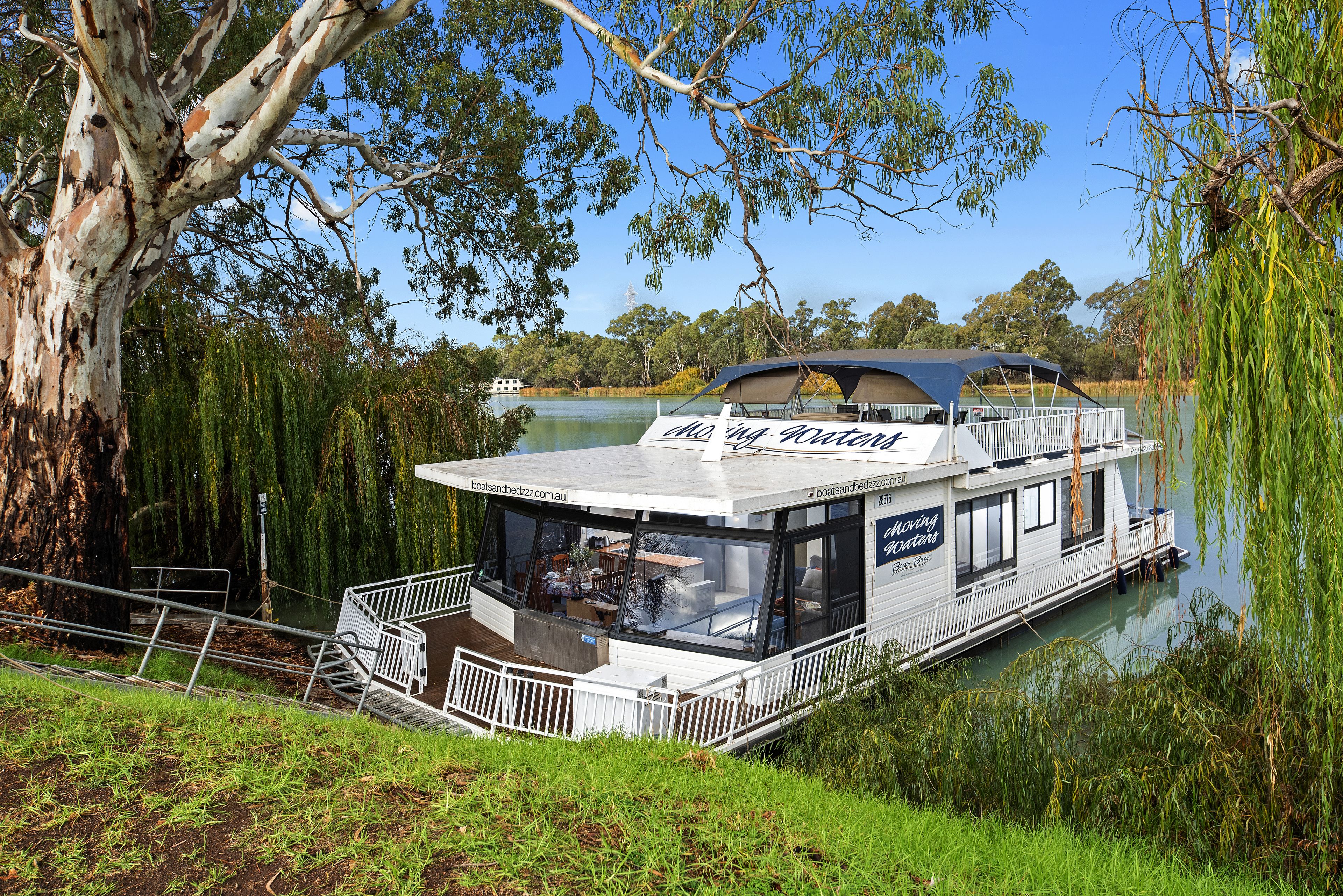 Boats And Bedzzz & Renmark River Villas — image 16