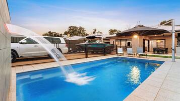 Kolam renang outdoor