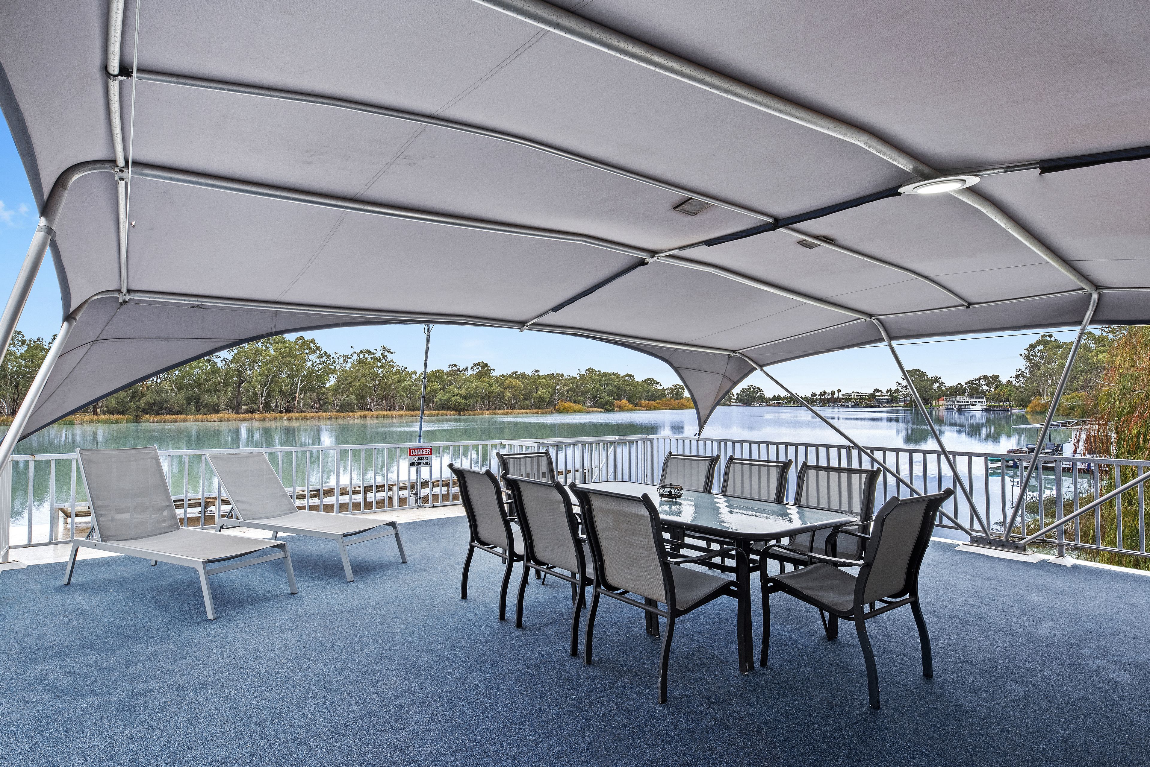 Boats And Bedzzz & Renmark River Villas — image 3