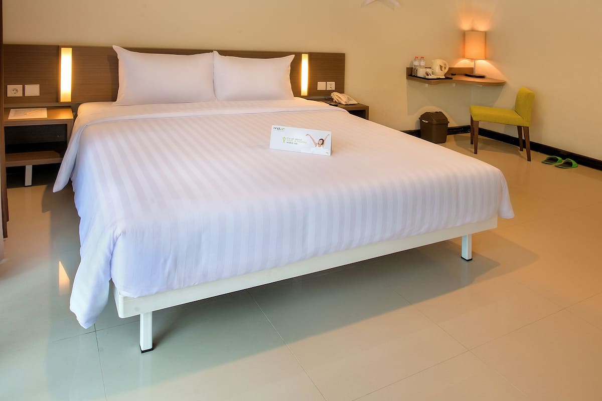 Premium bedding, in-room safe, desk, laptop workspace