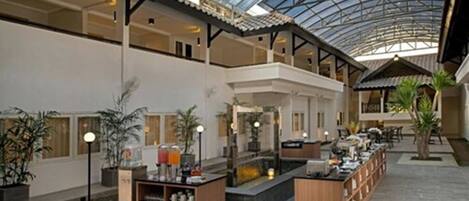 Daily buffet breakfast for a fee