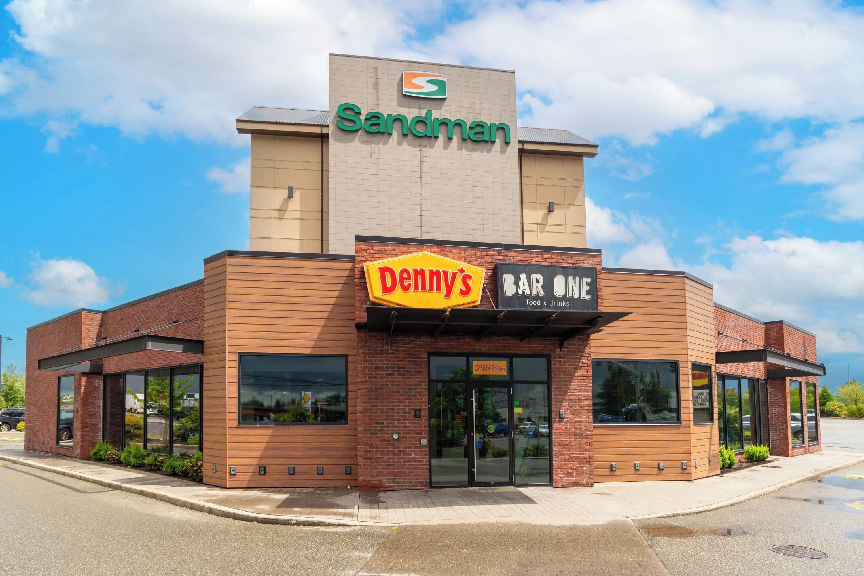 breakfast, lunch, dinner served; american cuisine