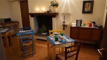 Desayuno continental gratuito y diario