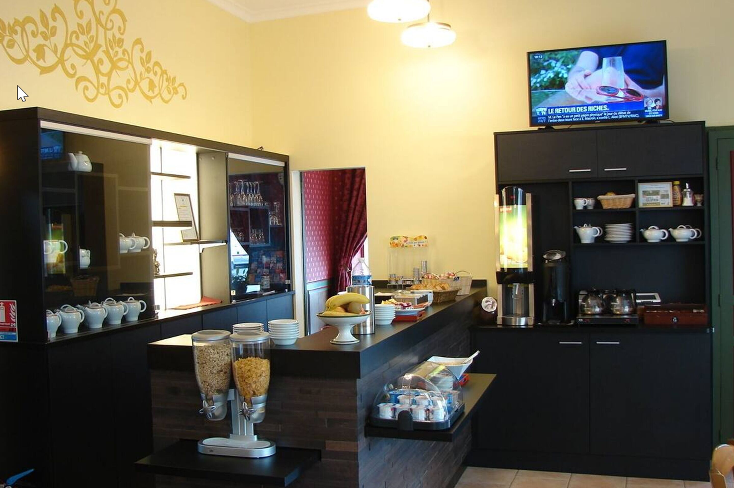 daily buffet breakfast (eur 8.00 per person)