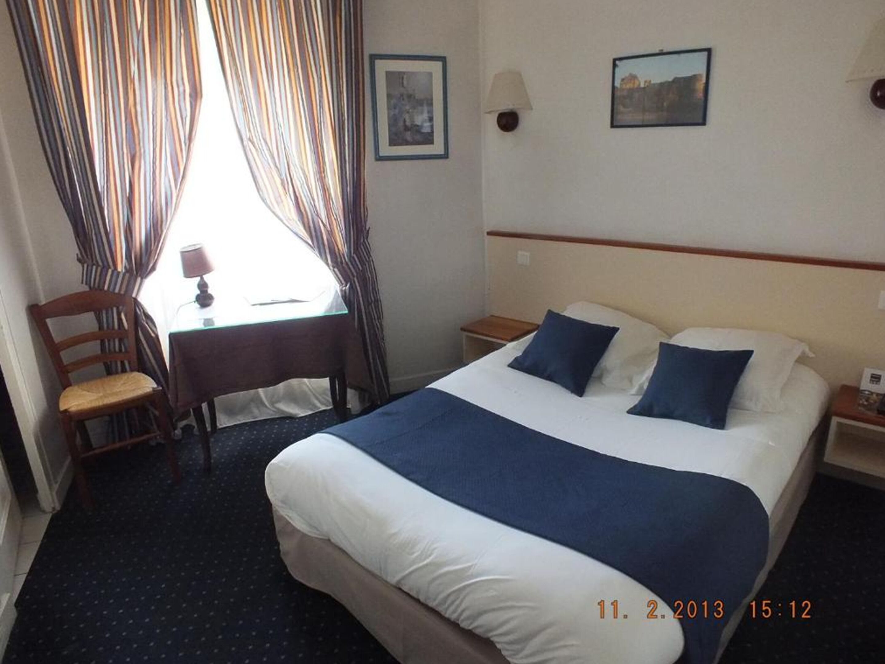 double room | desk, soundproofing, free wifi, bed sheets