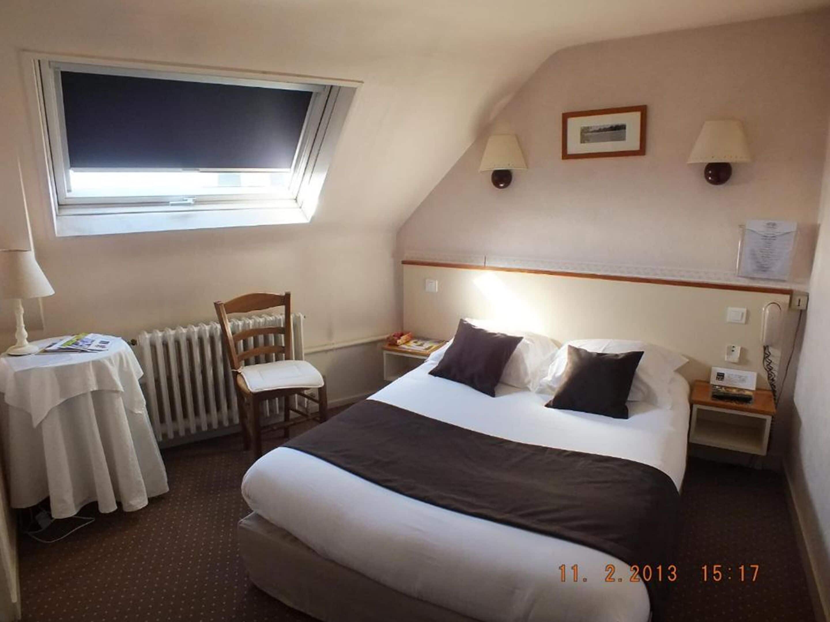 double room | desk, soundproofing, free wifi, bed sheets