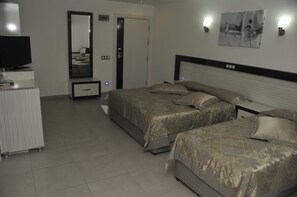 Dobbeltrom | Strykejern/-brett og barnesenger (inkludert)