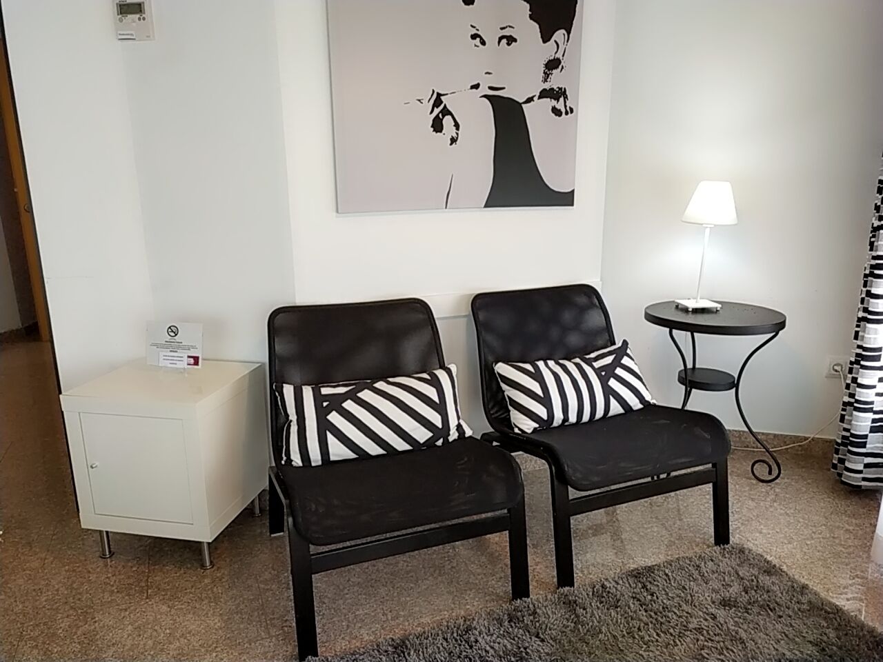 고급 침구, 오리/거위털 이불, 책상, 노트북 작업 공간