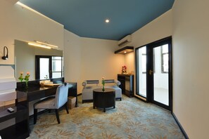 Marvel Deluxe | Minibar, in-room safe, desk, blackout drapes - Hotel Marvel (Mandalay)