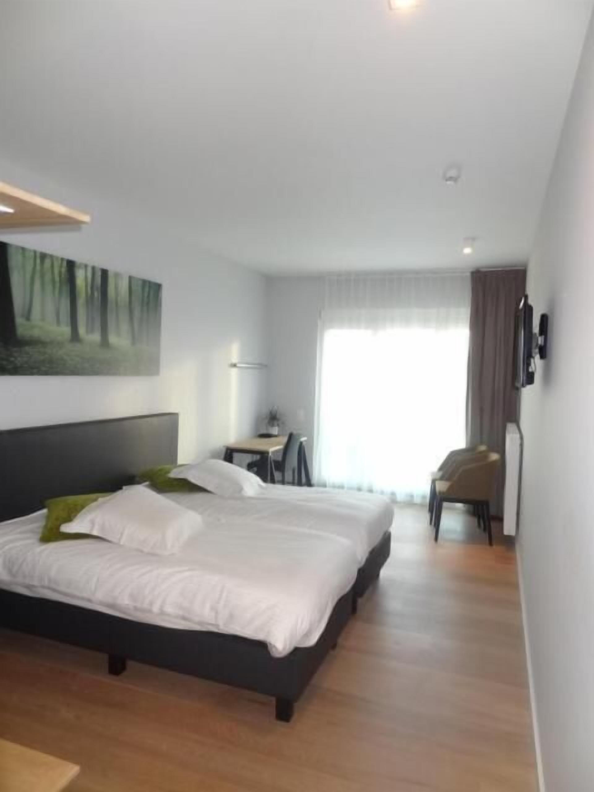 desk, iron/ironing board, cots/infant beds, free wifi