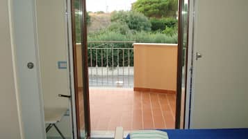 Comfort Room, 1 Bedroom | Balcony