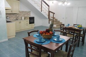 Tägliches inbegriffenes kontinentales Frühstück