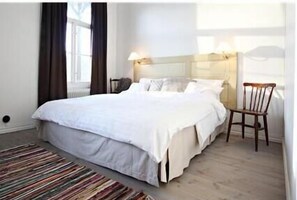 Standard Double Room | 1 bedroom, desk, blackout drapes, iron/ironing board