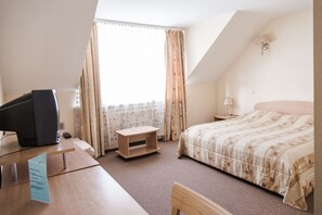 Standard Double Room | Desk, iron/ironing board, cribs/infant beds, rollaway beds