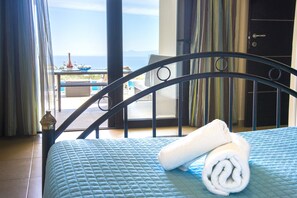 5 bedrooms, Egyptian cotton sheets, premium bedding, down duvets - Villa Panorama (Agios Nikolaos)