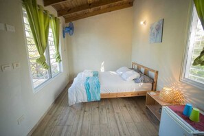Habitación doble | Cortinas blackout, wifi gratis y ropa de cama 
