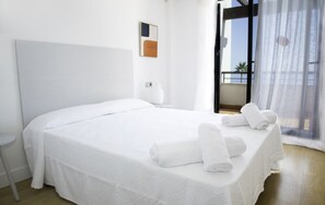 Zimmersafe, Verdunkelungsvorhänge, Bügeleisen/Bügelbrett