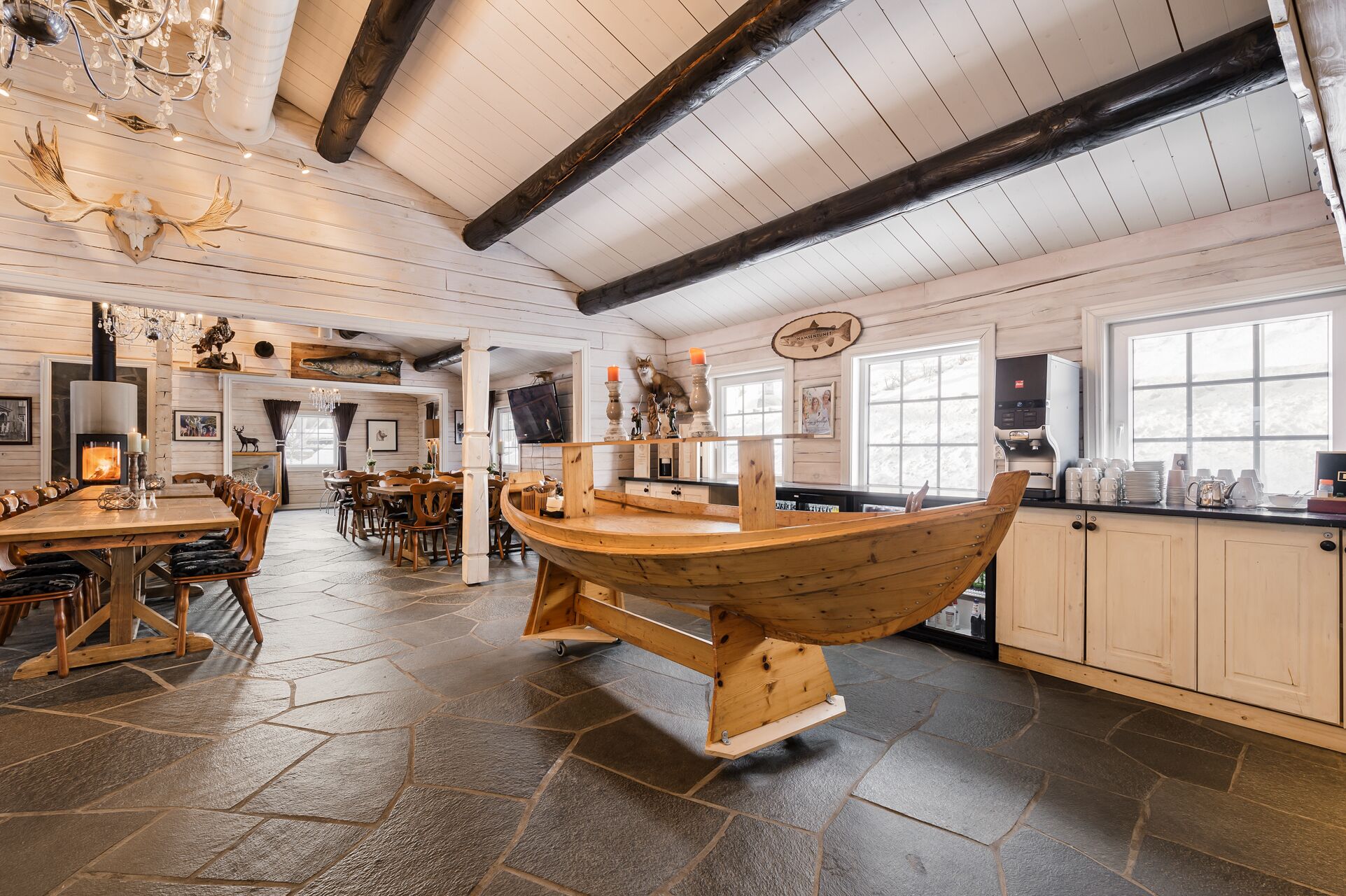 lunch and dinner served