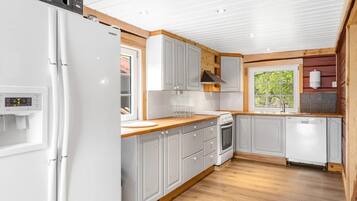 Familie huisje, keuken | Privékeuken | Een koelkast