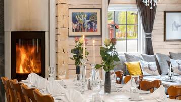 Lunch and dinner served