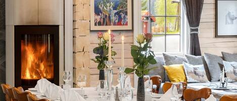 Lunch and dinner served