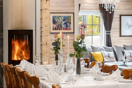 Lunch and dinner served