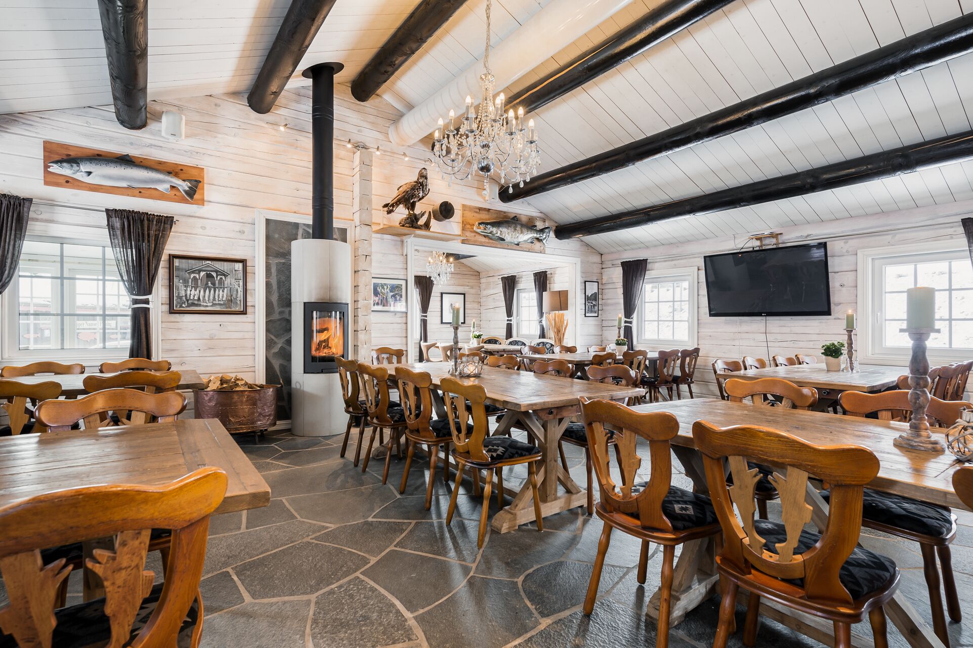 lunch and dinner served