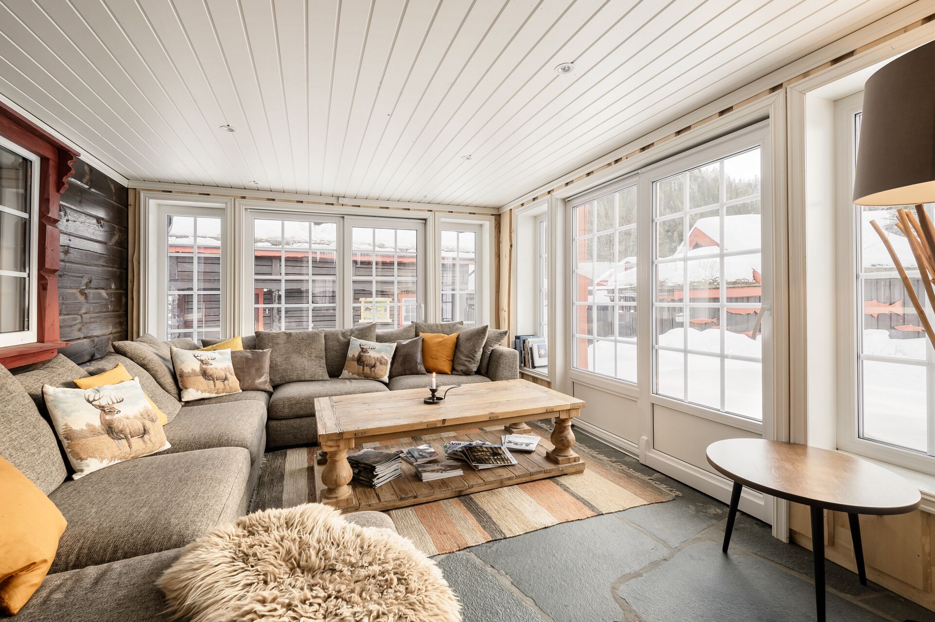 lunch and dinner served