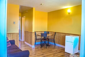 Room, 2 Double Beds, Kitchenette | In-room dining - Dreamcatcher Lodge (Stephenville)