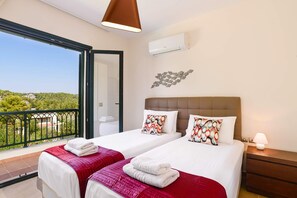 Villa familiale, 4 chambres | 3 chambres, coffre-fort, bureau, rideaux d’obscurcissement