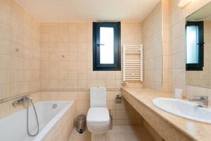 Ensemble baignoire-douche, baignoire profonde