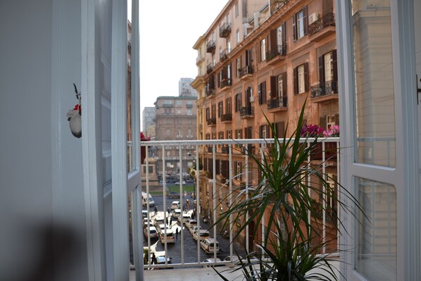 Aerial view - B&B Napul'art (Naples)