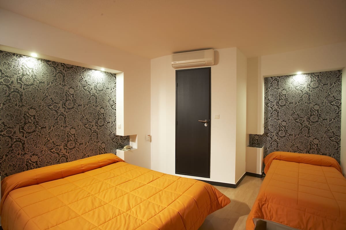 Desk, soundproofing, cribs (free), rollaway beds (surcharge)