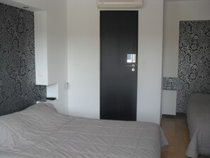 Desk, soundproofing, free cribs/infant beds, rollaway beds