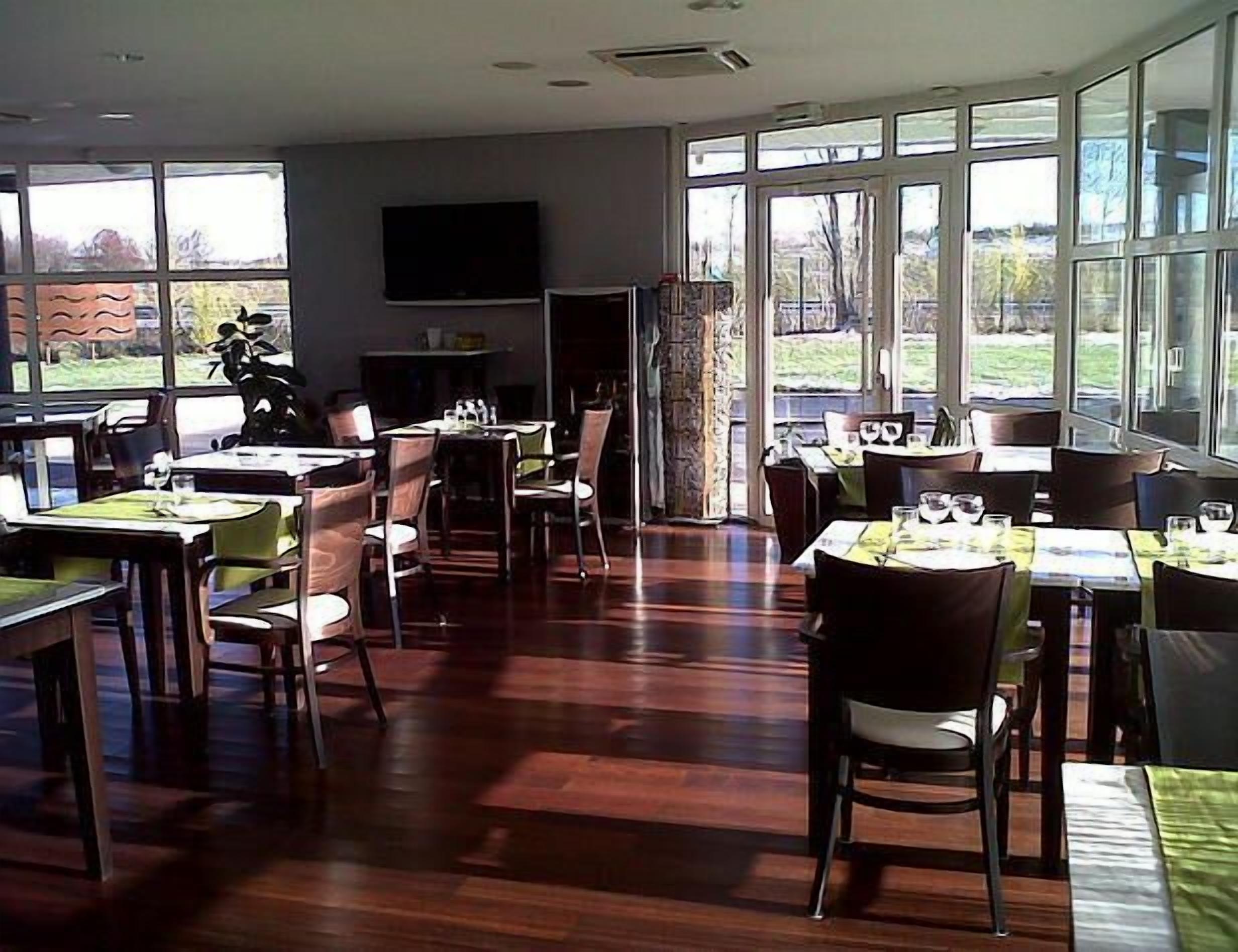 lunch and dinner served, french cuisine