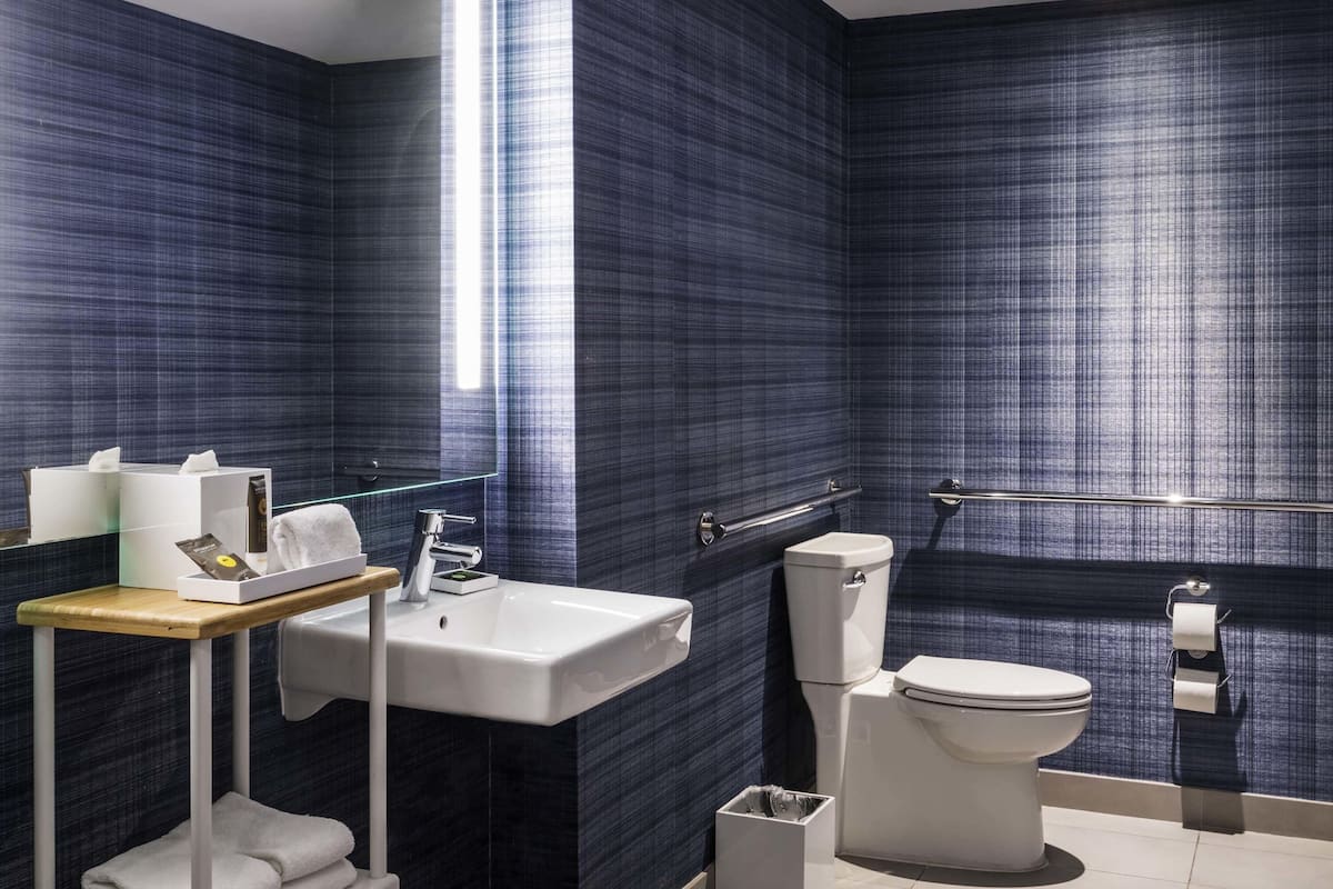 1 bedroom, premium bedding, minibar, in-room safe