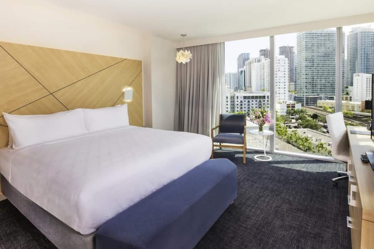 Superior Room, 1 King Bed, Accessible, Park View | Premium bedding, minibar, in-room safe, desk