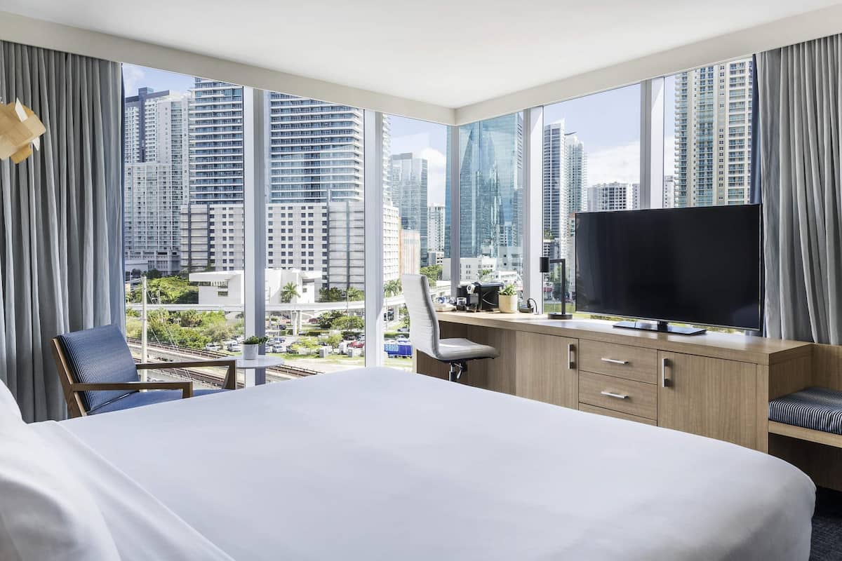 Executive Suite, 1 Bedroom (King, City and Bay view) | 1 bedroom, premium bedding, minibar, in-room safe