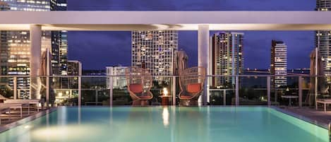 Outdoor pool, free pool cabanas, pool loungers