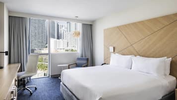 Roupas de cama premium, frigobar, cofres nos quartos, escrivaninha
