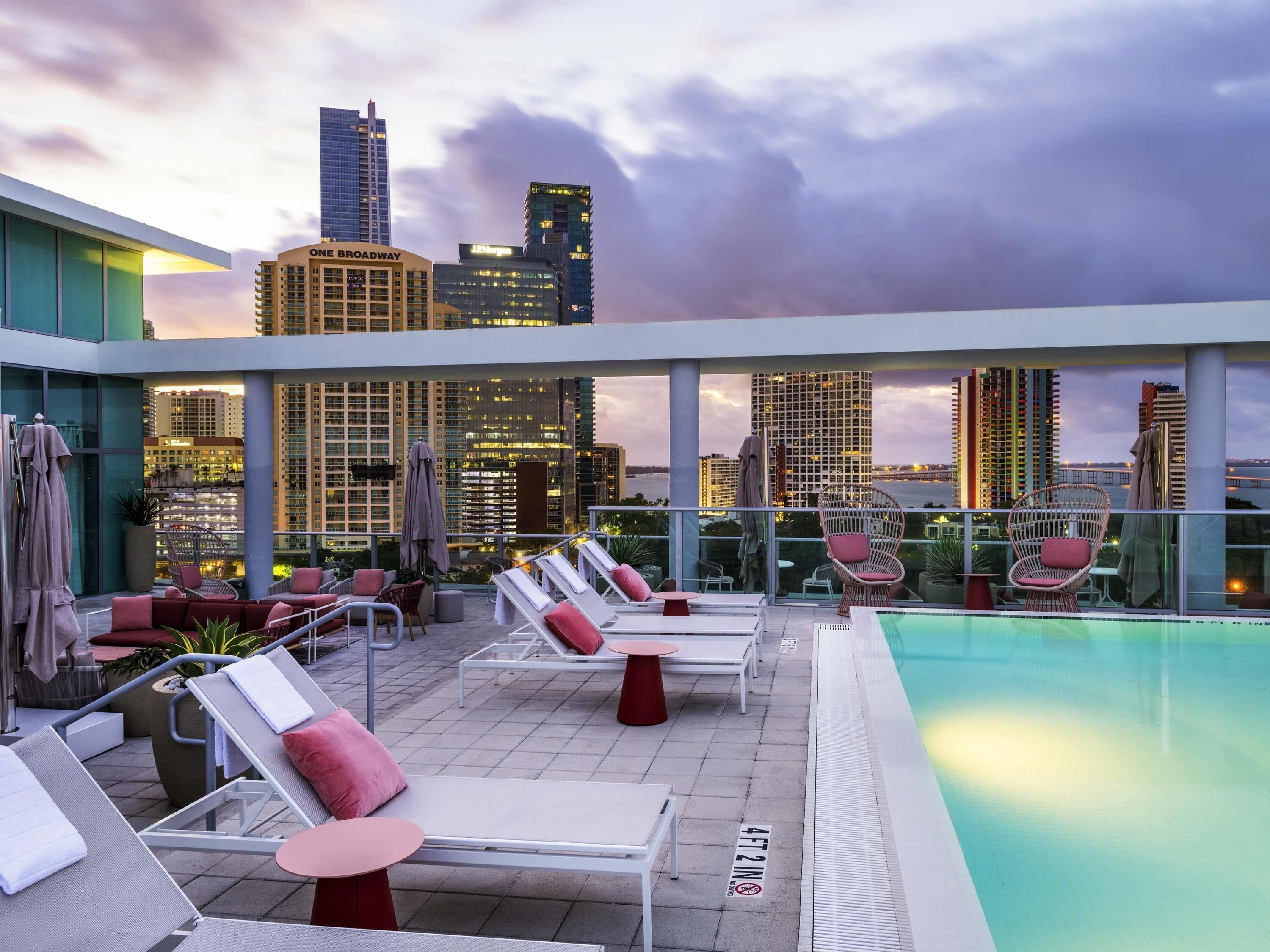 Outdoor pool, free pool cabanas, pool loungers