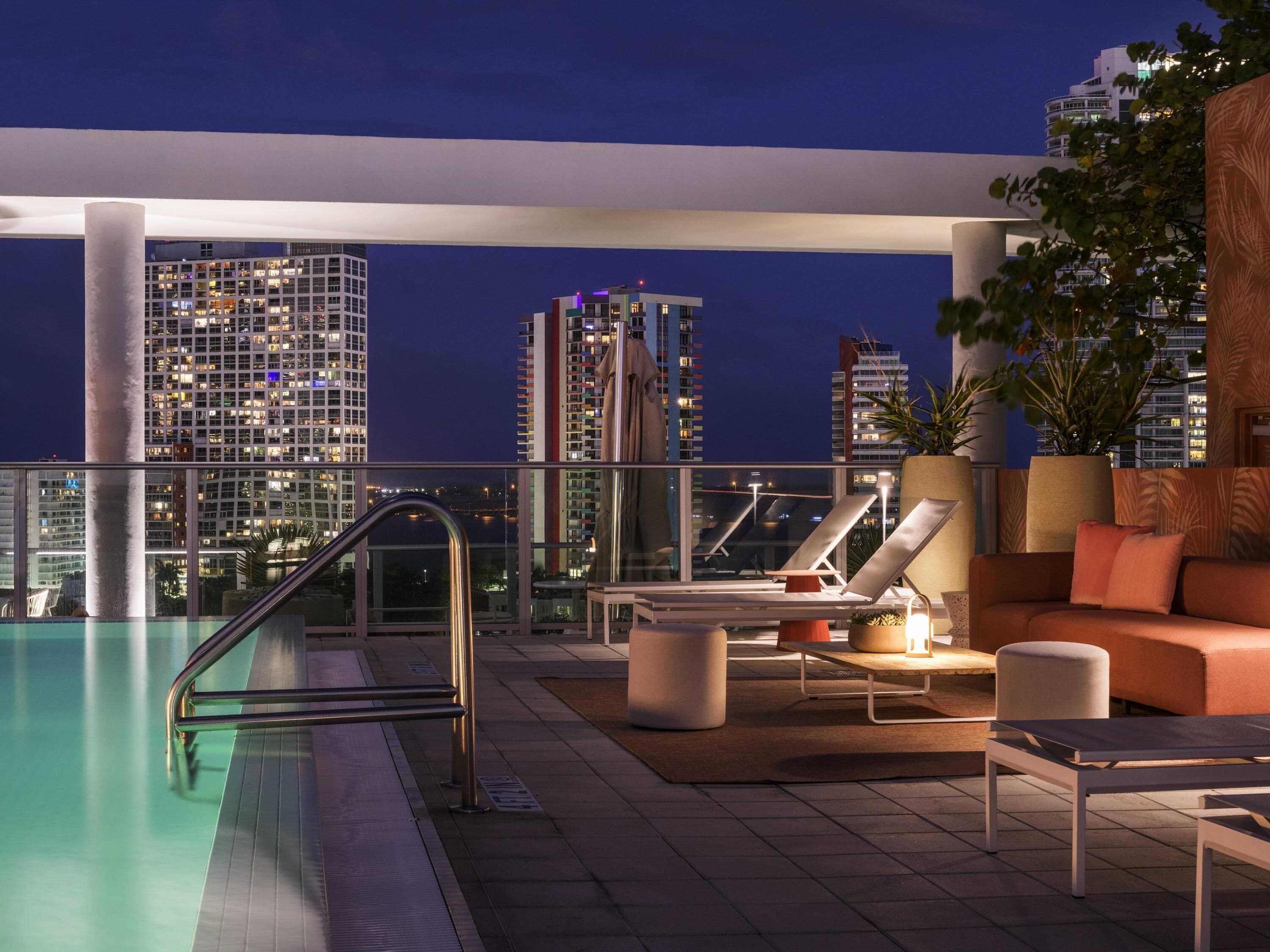 Outdoor pool, free pool cabanas, pool loungers