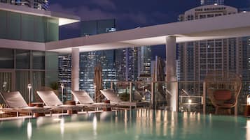 Outdoor pool, free cabanas, sun loungers
