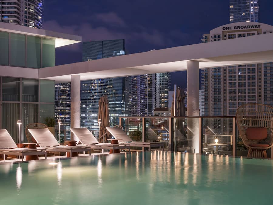 Outdoor pool, free cabanas, sun loungers